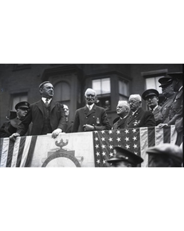 James Michael Curley delivering a speech to Spanish American War veterans, circa 1925